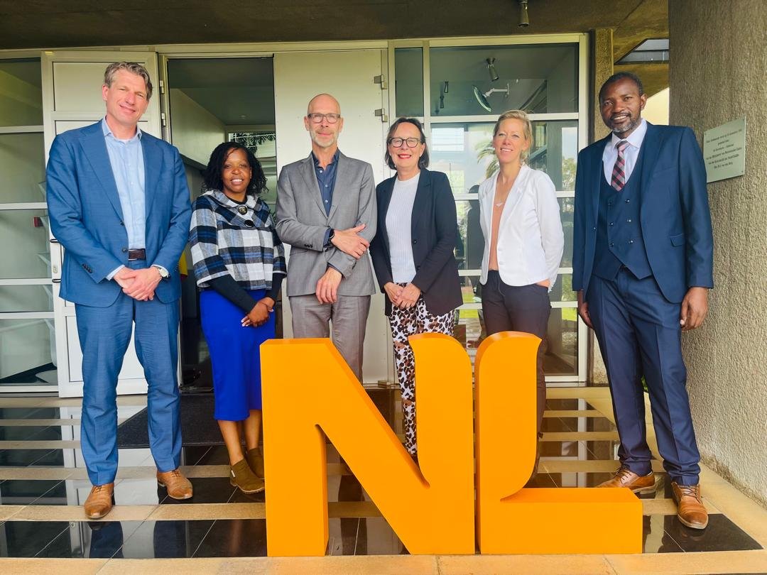 NLinZimbabwe's tweet image. 🚰🇳🇱 Senior managers from @Vitens are visiting Harare, Bulawayo & Mutare this week where the #WaterWorX programme is improving services through long-term collaborative partnerships with local water departments.
Led by Annette Ottolini (CEO, Evides), Tjeerd Roozendaal (Chair,…