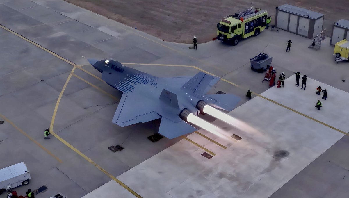 Millî muharip uçağımız KAAN’ın 48 adetlik tarihi siparişiyle dost ve kardeş Endonezya’ya kanat açıyor olmasından büyük gurur duyuyoruz. Bu anlaşma, yüksek teknoloji üreten savunma sanayimizin ihracatta ulaştığı zirveyi gözler önüne sererken, iki ülkenin kabiliyetlerini