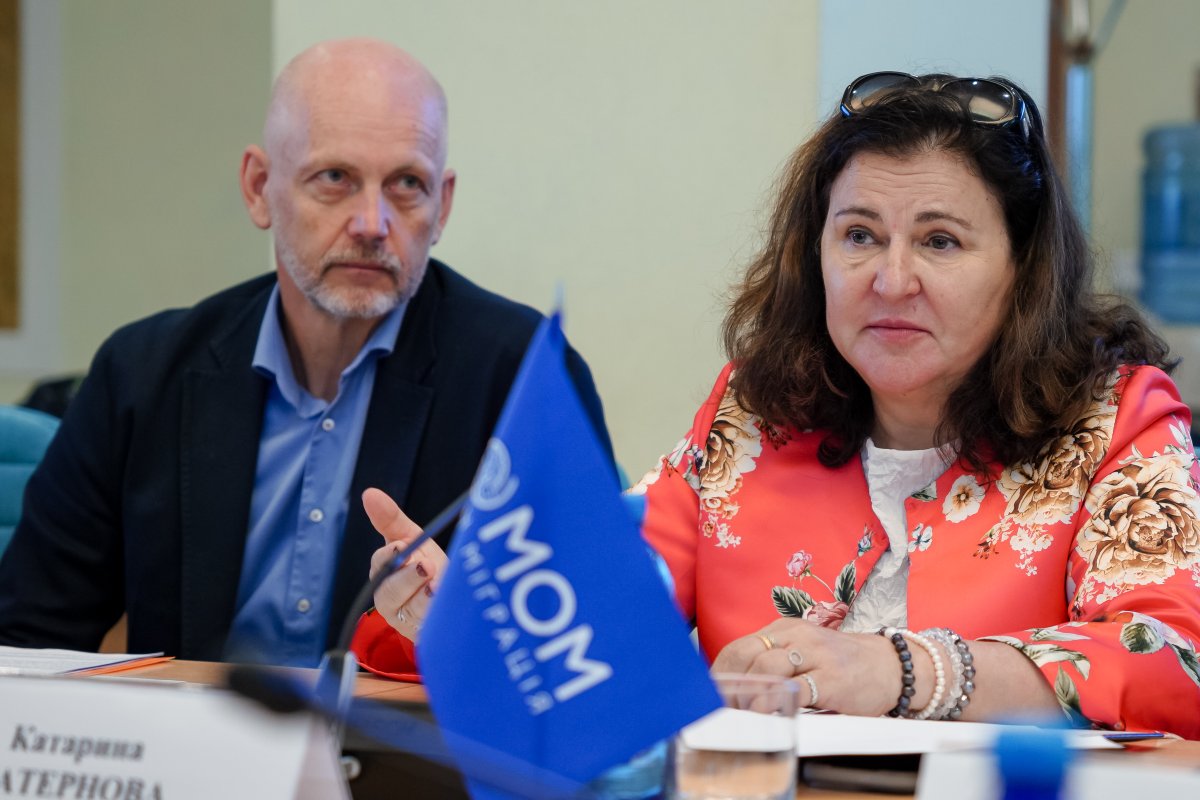 IOM Ukraine (@iomukraine) on Twitter photo 🚚🚌 Better time planning & more comfortable conditions for drivers & passengers
🌍🌿 Reducing CO2 emissions
🛑 Less corruption risks
<a href="/MinForUADev/">Ministry for Development</a>, <a href="/EUDelegationUA/">EU in Ukraine</a> & IOM will advance the eQueue system for booking time to cross the border.
🔗 bit.ly/3SON9l8 🚚🚌 Better time planning & more comfortable conditions for drivers & passengers
🌍🌿 Reducing CO2 emissions
🛑 Less corruption risks
<a href="/MinForUADev/">Ministry for Development</a>, <a href="/EUDelegationUA/">EU in Ukraine</a> & IOM will advance the eQueue system for booking time to cross the border.
🔗 bit.ly/3SON9l8