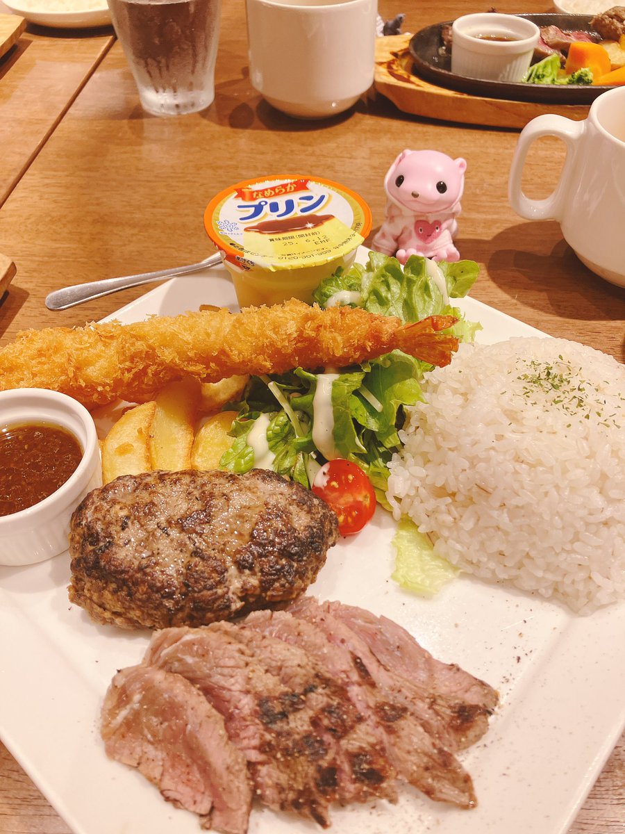 merochu1's tweet photo. 友達と集まり。
付き添いで行った占いで手相を見てもらいました☺️

#モンスターファクトリー https://t.co/H07wAf1Hrp
