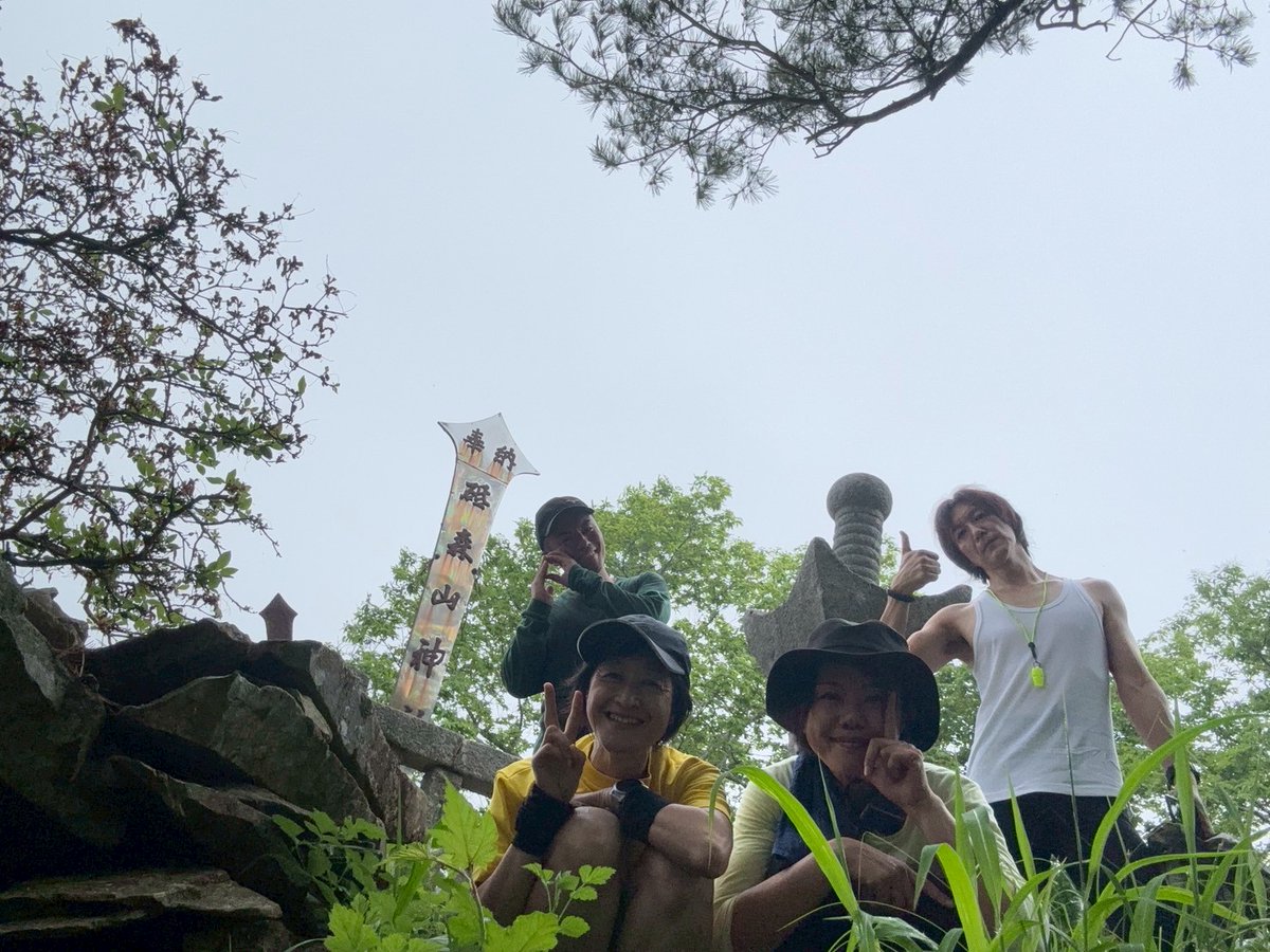 dairx71's tweet image. 片手にICレコーダー
片手に熊スプレー
山でも海でもスタジオでも喋る喋る喋る…
#FMOne
#FMOne登山部