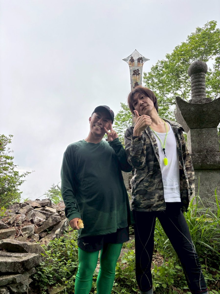 dairx71's tweet image. 片手にICレコーダー
片手に熊スプレー
山でも海でもスタジオでも喋る喋る喋る…
#FMOne
#FMOne登山部