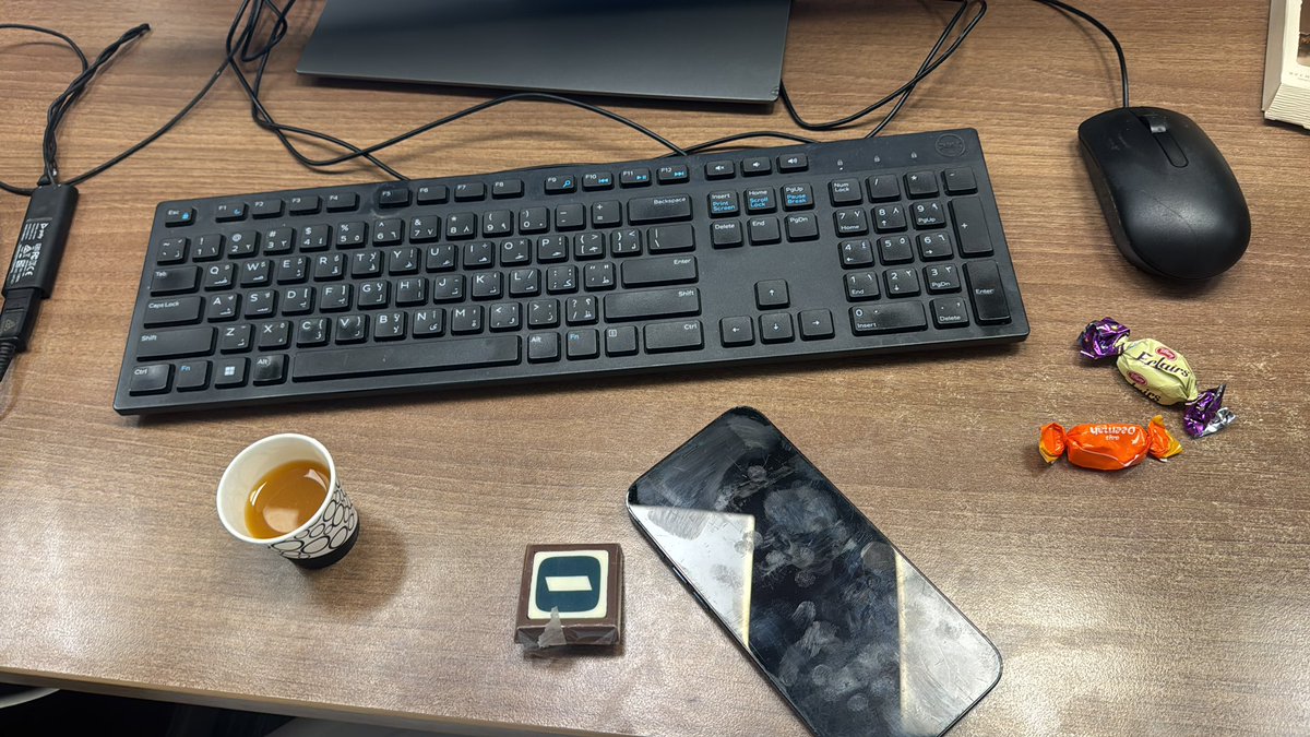 S 8 tweet media