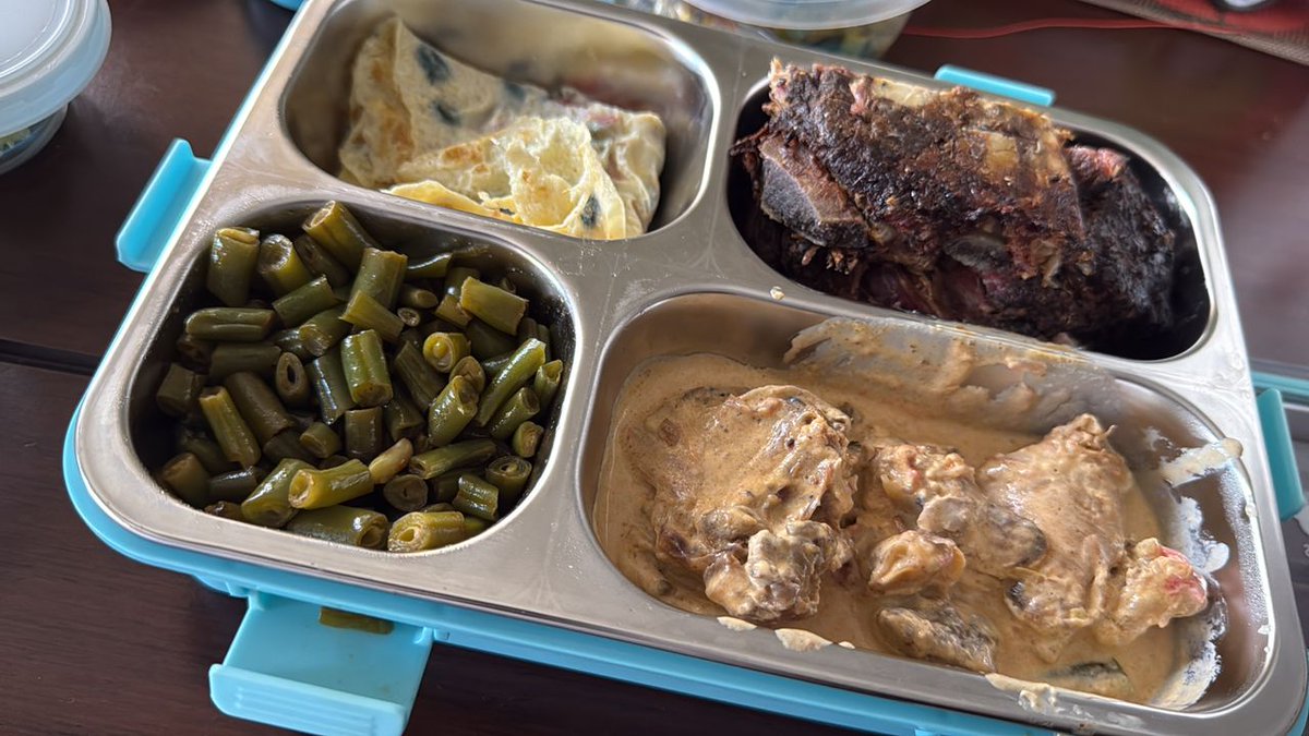 Have you been trying to lose weight? 🤔

This small plate might be all you need! 

With keto, your body burns fat for fuel so you feel full and energized even with smaller portions.

No sugar,no cravings, no starving.

Our clients eat like this every day and still drop weight.