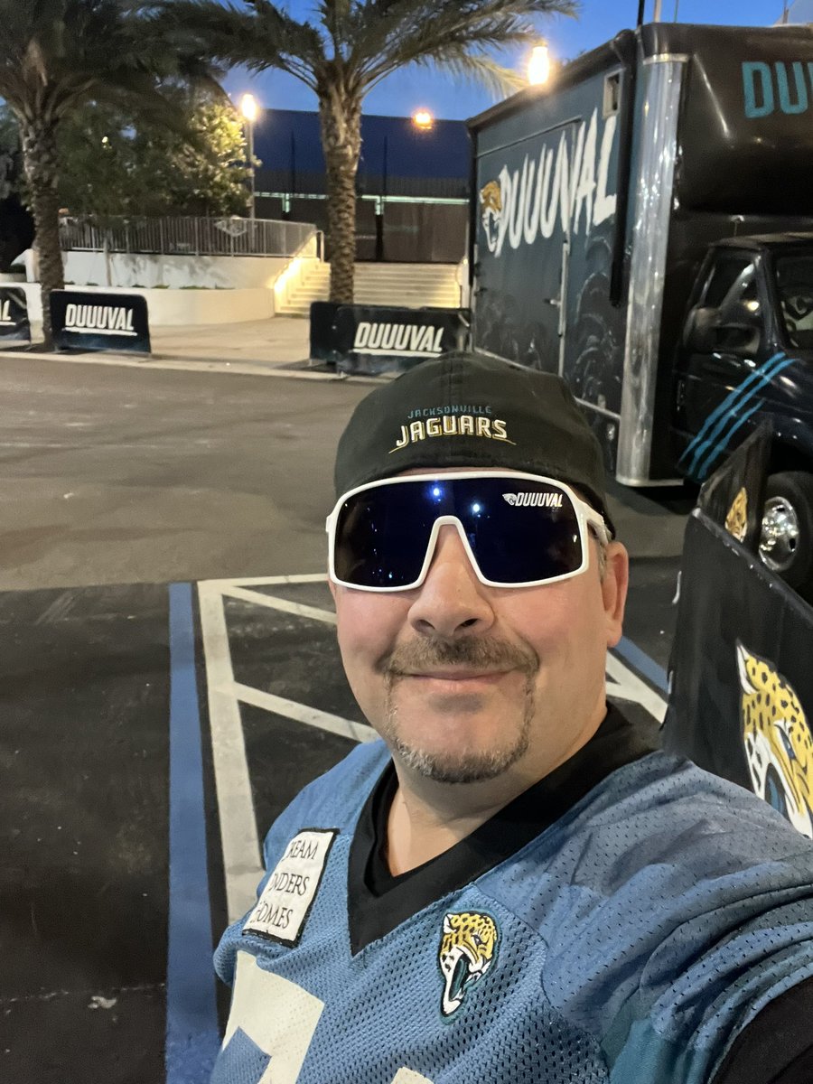 JagsMegaFan's tweet image. I couldn’t sleep so I came to camp super early today. So excited to see the whole team together. Get down here and support your team!!
Remember you get to bring a water in!!