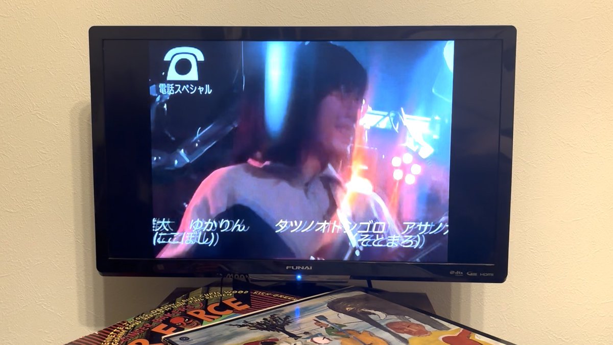 moja_maru_'s tweet photo. モーニングコールズ、
レコードになりました。
A面で叩かせてもらってます。
B面はサスケのドラムも聴けちゃうよ。

昨日公開のドキュメンタリー番組"電話スペシャル"では、2月にやった自主企画の一部も見られます💥

↓モーニングコールズの電話スペシャル↓
https://t.co/c5tDSfEJgJ https://t.co/EiH2QzAzDO