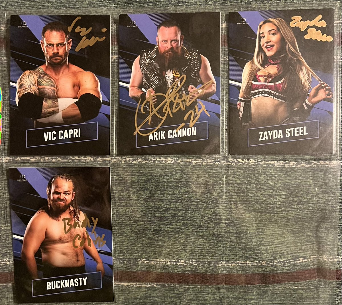 Last Saturday I was able to have the final person sign their card from the Series 1 Dreamwave card set. #WrestlingCardWednesday
