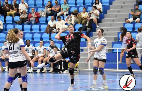 🤾‍♀️ #Balonmano 

La pivote Leticia Cobo seguirá en el CICAR Lanzarote Ciudad de Arrecife 

☑️ Será su cuarta temporada en el club 
☑️Suma 77 partidos oficiales 
☑️ Segunda renovación en el <a href="/BMSanJoseObrero/">C.D.Balonmano San Jose Obrero</a> 

Consulta la noticia en el enlace ⬇️⬇️ 

lanzarotedeportiva.com/index.php/balo…