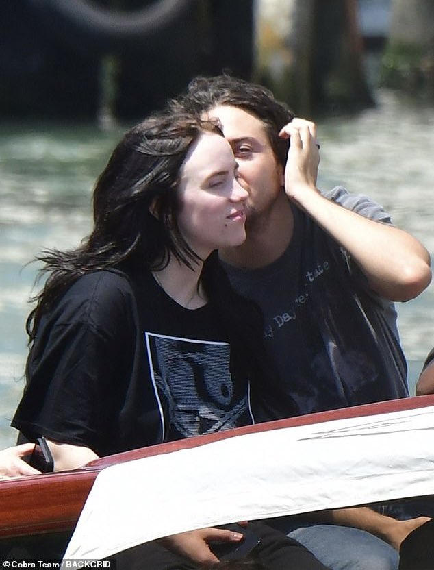 billieeilishtrs's tweet photo. Billie and Nat Wolff in Venice, Italy recently! 🇮🇹 https://t.co/jqbmzVTXmq