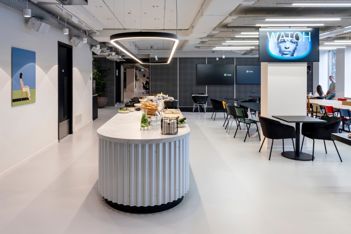 This week’s instalment of the Project of the Week series features a dynamic and collaborative design by 2024 SBID Awards Finalist, Woodalls Design.

Learn more about Woodalls Design, WeTransfer Amsterdam: bit.ly/44dO0Te