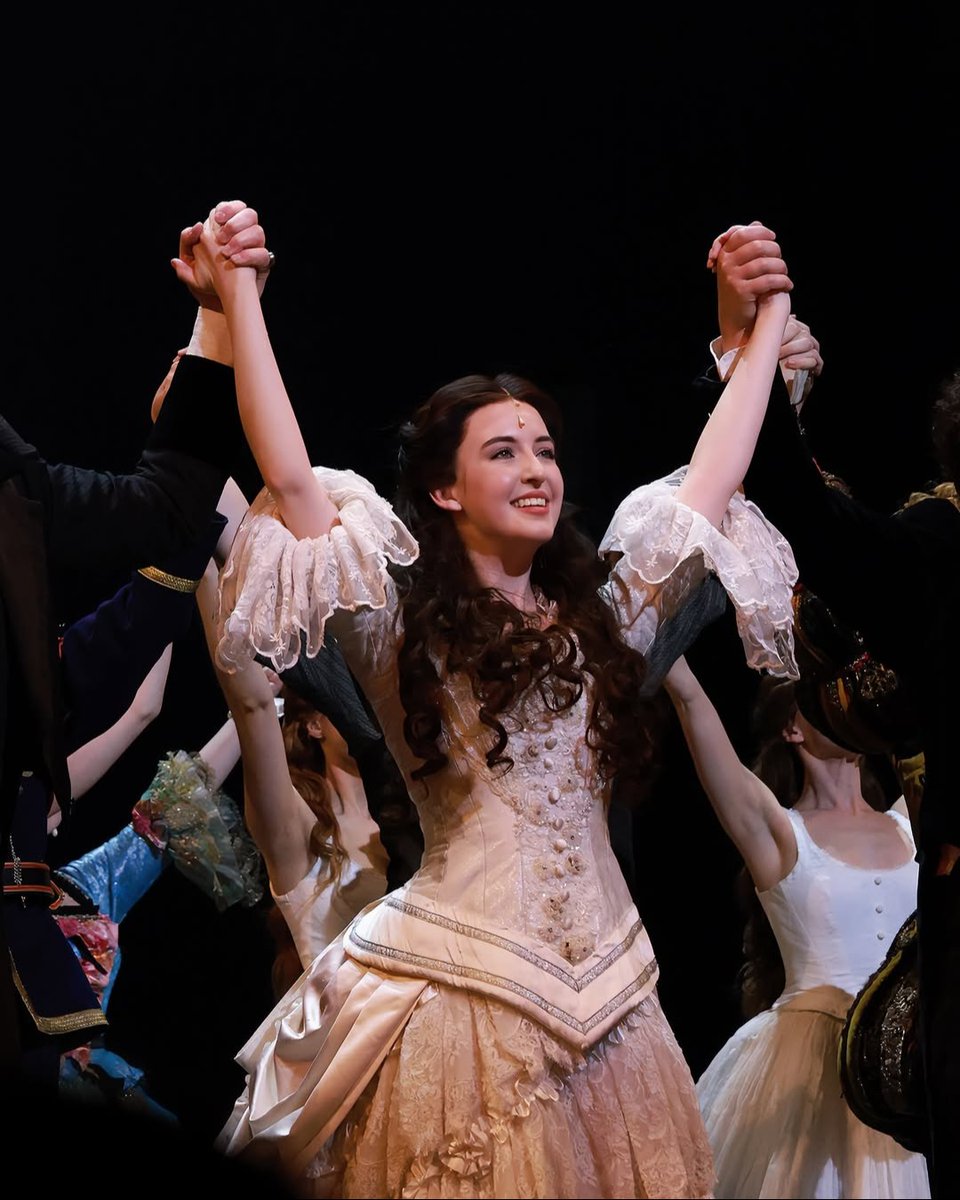 PhantomOpera's tweet image. Even after the curtain falls, the magic of #PhantomLondon lingers ✨
Colleen Rose Curran as Christine.
📸 yiwen_yiiiiii