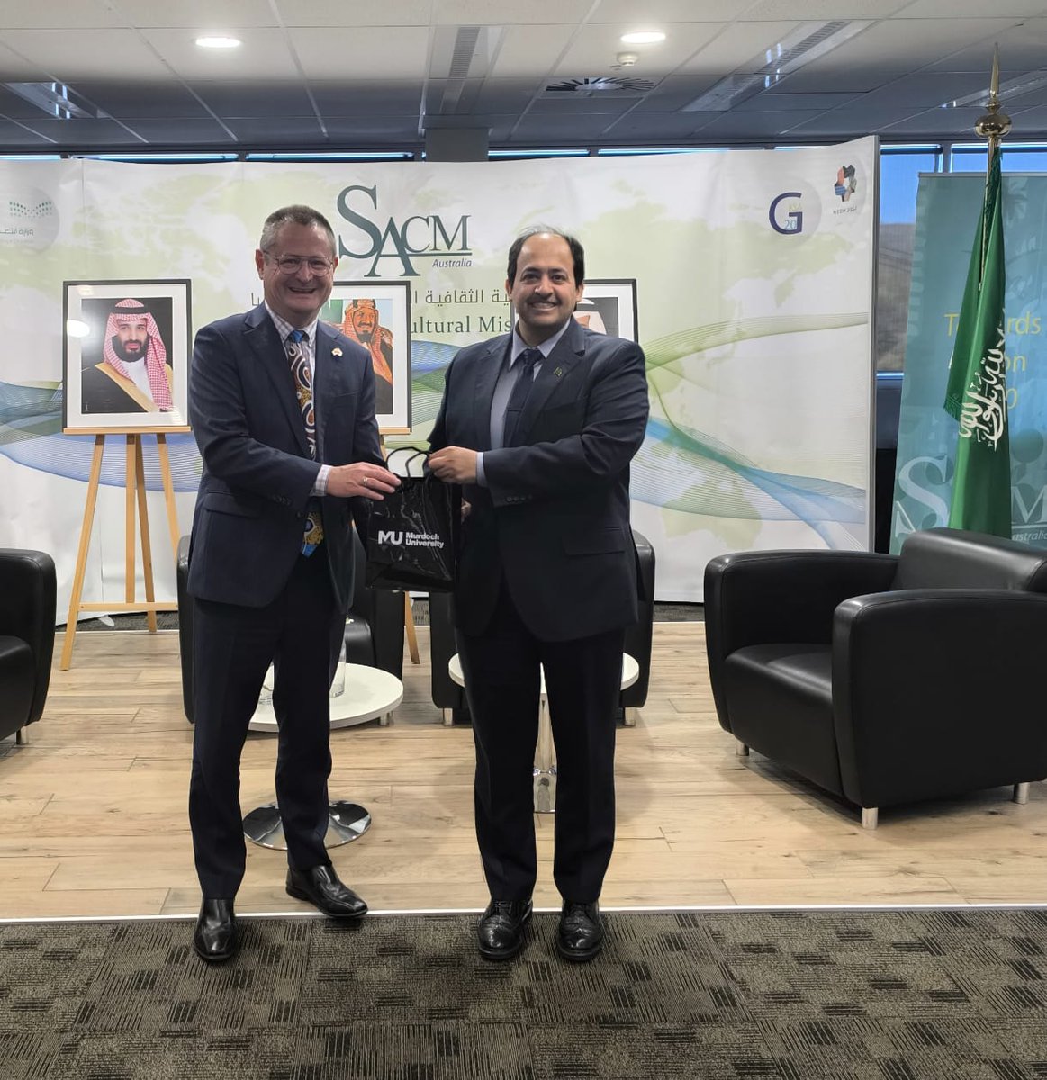 لقاء سعادة القائم بأعمال الملحقية الثقافية في أستراليا والمشرف على أعمال الملحقية الثقافية في نيوزيلندا د. عبدالباري التمني مع مسؤولي جامعة مردوخ خلال زيارتهم للملحقية لبحث سبل التعاون البحثي والأكاديمي مع الجامعة.