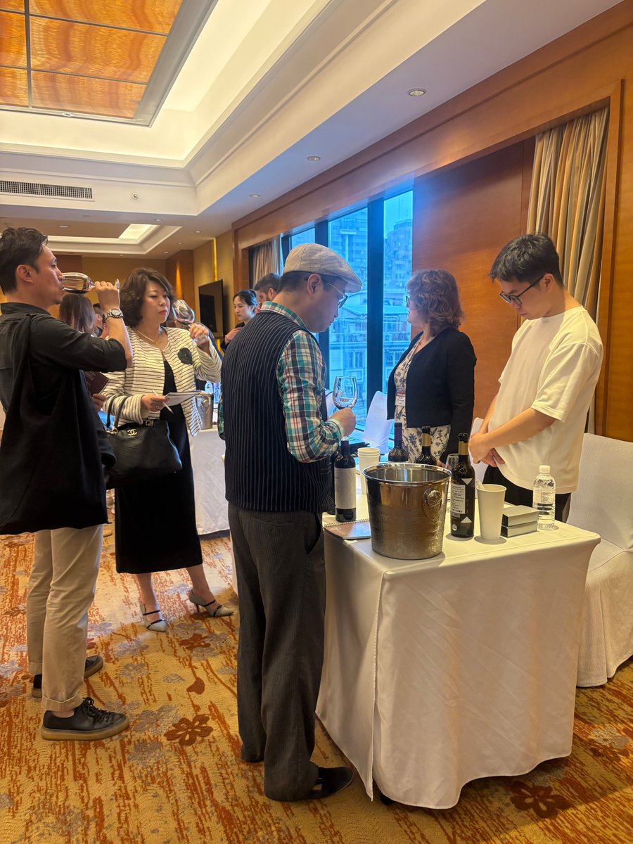 Catalan wines land in Asia! 🍷

Tastings in #Shanghai &amp; #Taipei this week brought 8 Catalan wineries to the spotlight, connecting with 30+ importers &amp; distributors.

A first for China, and just the beginning! 🌏🥂

📄 Read more:
👉catalonia.com/w/catalonia-ta…

📸

#CatalanWines #Cava