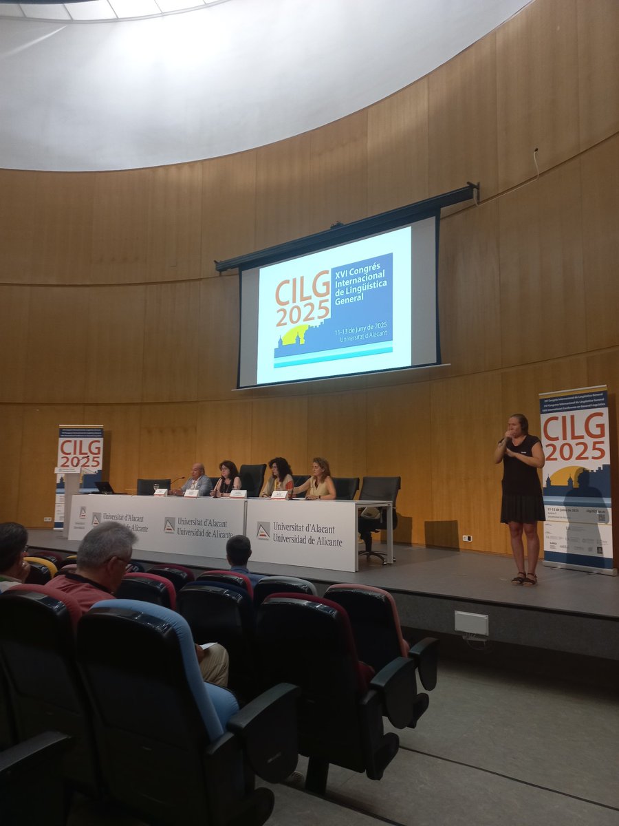 Inauguración del XVI Congreso Int. de Lingüística General, en la <a href="/UA_Universidad/">Universidad de Alicante UA</a>, con palabras de recuerdo al trabajo de Ángel Herrero 🙌🏼🙌🏼🙌🏼 <a href="/gradoLSE_URJC/">Grado LSE URJC</a> <a href="/ASOLSE_URJC/">ASOLSE</a> <a href="/CNLSE/">CNLSE</a> <a href="/GRILES_UVigo/">GRILES</a>