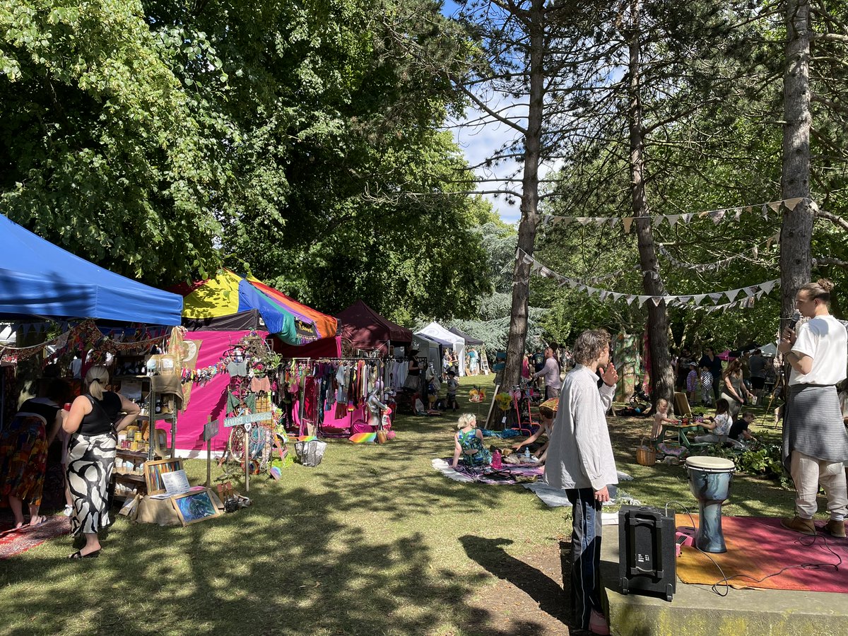 Plan your trip to the Bedford Kite and Motoring Festival with the release of the event programme, don't miss any of the weekend’s activities. 

Read more and find the programme ⬇️
bedford.gov.uk/news/2025/bedf… #kites #cars