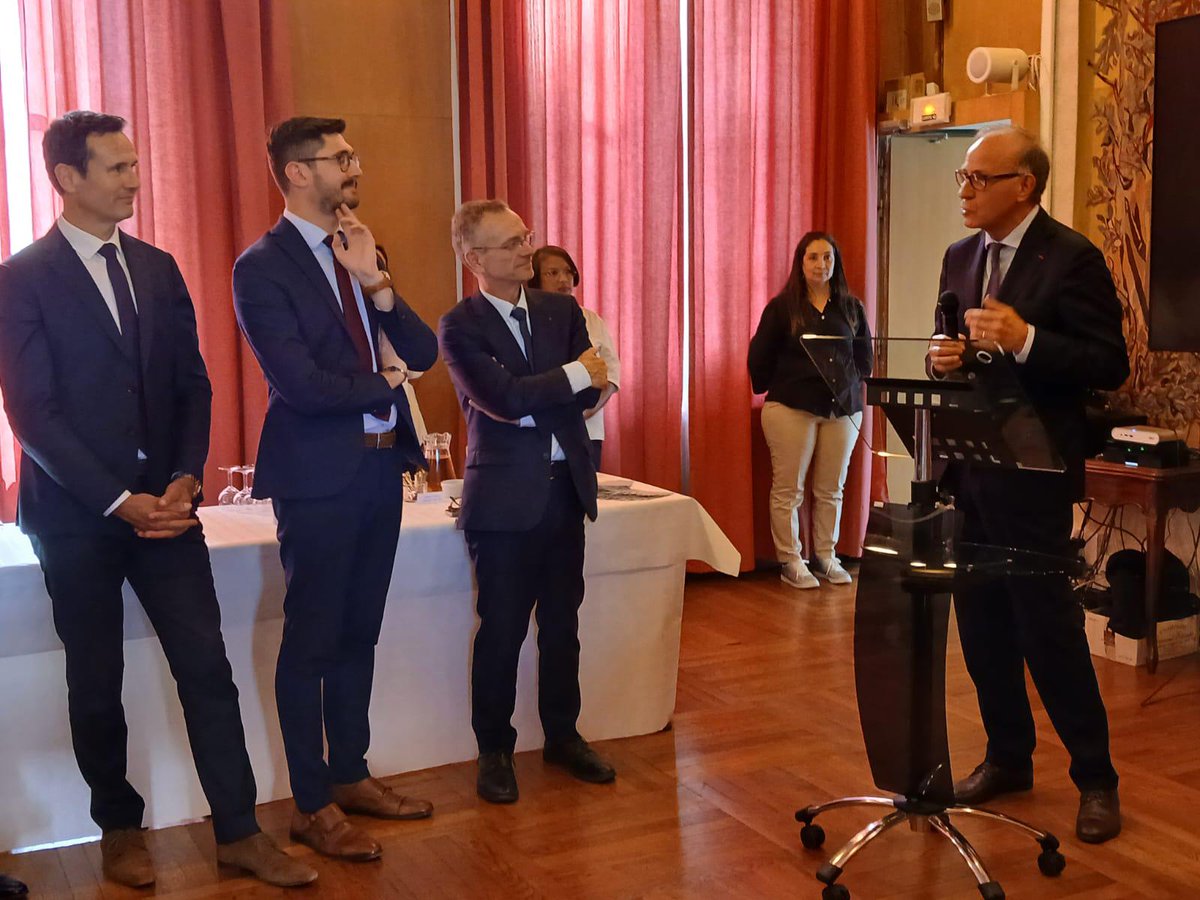 Claudio Galderisi (@galderisiclaud1) on Twitter photo J'ai servi l'enseignement supérieur et la recherche en <a href="/RANouvAquitaine/">Région académique Nouvelle-Aquitaine</a> du 5/2/2020 au 11/06/2025 avec la conviction que la res academica est l'un des plus beaux noms de la res publica. Merci à tous ceux qui m'ont soutenu dans cette mission. Demain même engagement en <a href="/RA_GrandEst/">Région académique Grand Est</a> J'ai servi l'enseignement supérieur et la recherche en <a href="/RANouvAquitaine/">Région académique Nouvelle-Aquitaine</a> du 5/2/2020 au 11/06/2025 avec la conviction que la res academica est l'un des plus beaux noms de la res publica. Merci à tous ceux qui m'ont soutenu dans cette mission. Demain même engagement en <a href="/RA_GrandEst/">Région académique Grand Est</a>