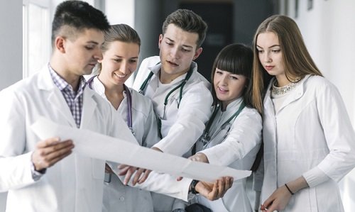 Consejo General de Médicos (@cgcom_esp) on Twitter photo 📣La sección nacional de médicos jóvenes promueve un estudio sobre la carga emocional en el ejercicio de la #ProfesiónMédica
<a href="/dosanz10/">Domingo Antonio</a> <a href="/Juanpacarras/">Juan Pablo Carrasco</a> <a href="/pabloestrellap/">Pablo Estrella Porter</a>
✍️Últimos días para responder a la encuesta en menos de🔟minutos
🔗 burnout.cgcom.es 📣La sección nacional de médicos jóvenes promueve un estudio sobre la carga emocional en el ejercicio de la #ProfesiónMédica
<a href="/dosanz10/">Domingo Antonio</a> <a href="/Juanpacarras/">Juan Pablo Carrasco</a> <a href="/pabloestrellap/">Pablo Estrella Porter</a>
✍️Últimos días para responder a la encuesta en menos de🔟minutos
🔗 burnout.cgcom.es