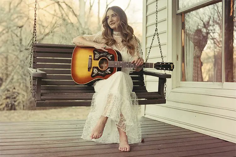 🟠Margo Price presenta su nueva #guitarra acústica: un reflejo de su #espíritu, #visión y #talento

🟠Impresionante #diseño del #halcón de cola roja en los pickguards dobles.

<a href="/gibsonguitar/">Gibson</a> 

🔗ispmusica.com/bancos-de-prue…