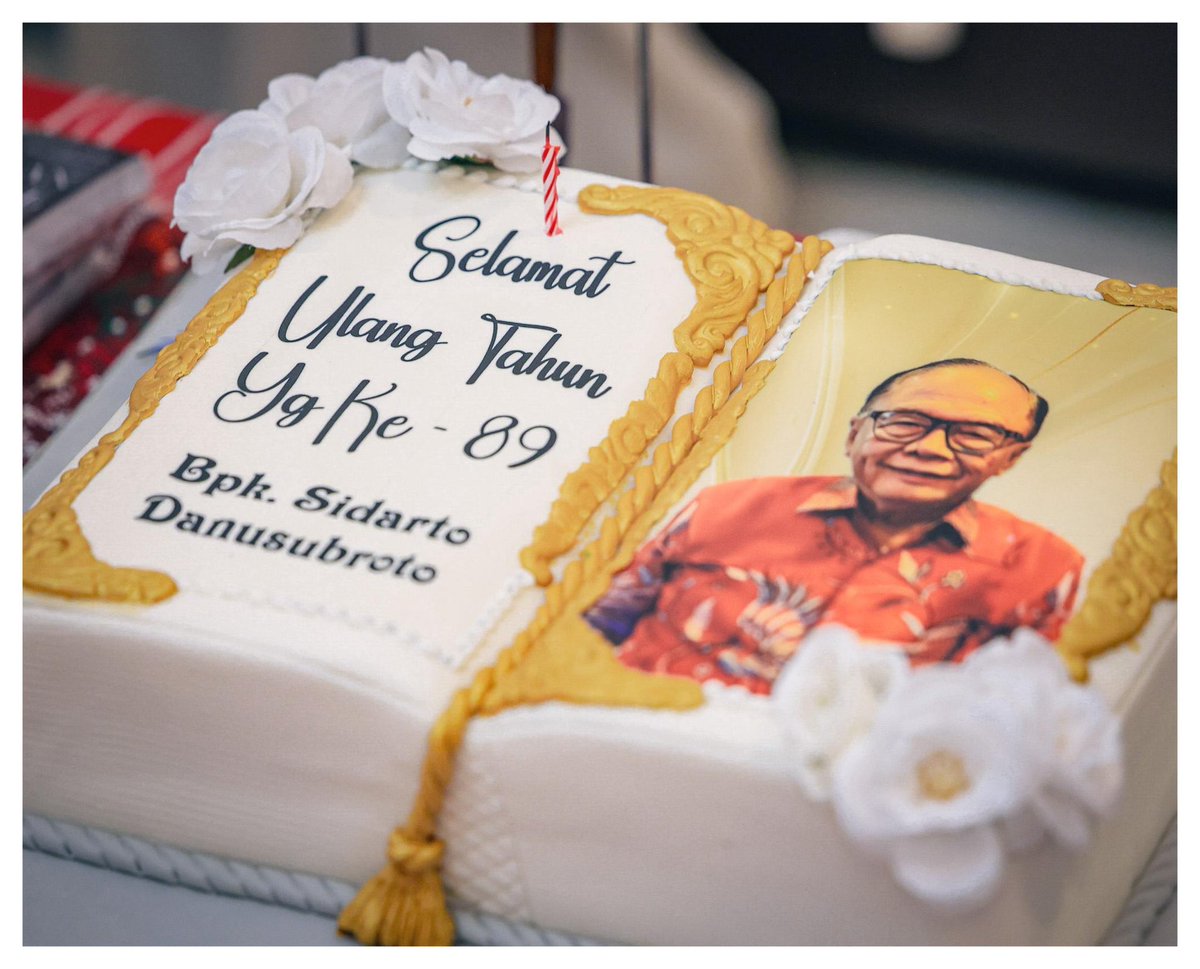 Sugeng ambal warsa Opa Sidarto Danusubroto, semoga tetap sehat dan bahagia selalu..