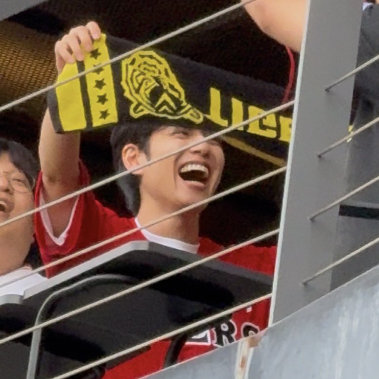 ㅋㅋㅋㅋ 원필이 기아 홈런쳐서 신났어 ㅠㅠ❤️