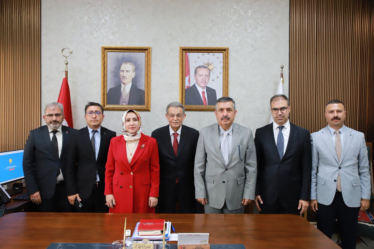Niğde İl Millî Eğitim Müdürlüğü (@nigdeilmem) on Twitter photo Tarım ve Köy İşleri Eski Bakanı ve Bakanlığımızca yürütülen Anadolu Mektebi Kurucusu Sn. Prof. Dr. Sami Güçlü ve Merkez Valisi Aydın Nezih Doğan, İl Müdürümüz Elif Özbek'e ziyarette bulundular.
<a href="/tcmeb/">Millî Eğitim Bakanlığı</a> <a href="/Yusuf__Tekin/">Yusuf Tekin</a> <a href="/elifozbek36/">Elif Özbek🇹🇷</a> <a href="/anadolumektebi/">Anadolu Mektebi</a> Tarım ve Köy İşleri Eski Bakanı ve Bakanlığımızca yürütülen Anadolu Mektebi Kurucusu Sn. Prof. Dr. Sami Güçlü ve Merkez Valisi Aydın Nezih Doğan, İl Müdürümüz Elif Özbek'e ziyarette bulundular.
<a href="/tcmeb/">Millî Eğitim Bakanlığı</a> <a href="/Yusuf__Tekin/">Yusuf Tekin</a> <a href="/elifozbek36/">Elif Özbek🇹🇷</a> <a href="/anadolumektebi/">Anadolu Mektebi</a>