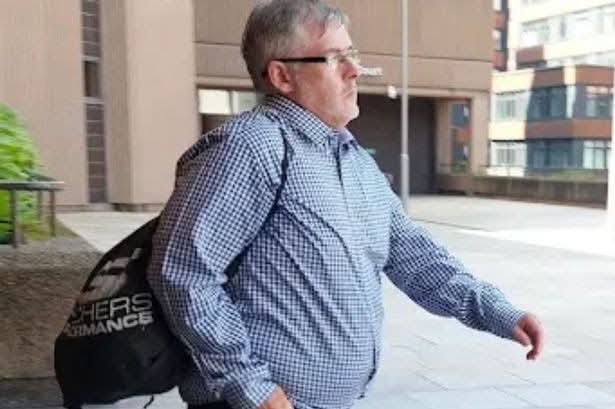 Another nonce - Category A images (the worst imaginable of children).

Walks free from Court - suspended sentence. 

A paedophile caught with child rape and beastiality images and movies thanked the judge as he walked from court. 

Police officers arrested Anthony Veidman's after