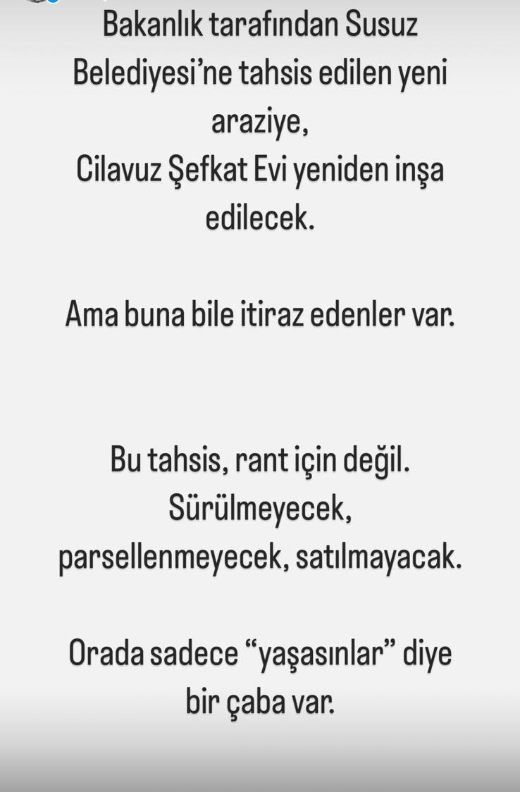 Arazi, bakanlık tarafından Susuz Belediyesi’ne tahsis edildi.
Ve evet, buna bile itiraz edenler var.
Çünkü bazıları için yaşam değil, sadece çıkar önemli.

Biz bu alanı sürmek, satmak, bölmek için almadık.
Parsellenmeyecek. Kiraya verilmeyecek.
Üzerine villa dikilmeyecek.