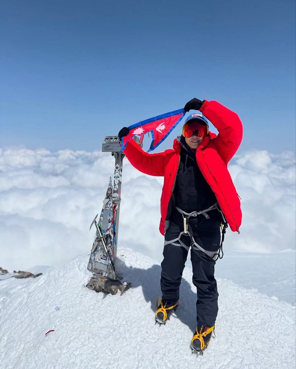 यूरोपको चुचुरोमा चन्द्र सूर्य: Nepali actress Deeya Pun successfully climbed Mt. Elbrus which is the highest peak of Europe. ❤️🇳🇵