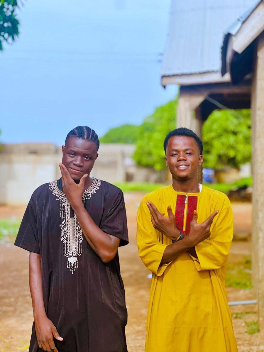 ZanGo29355757's tweet photo. Best photo I set my eyes on internet today, love you my kid brothers 🫂 🥰
#ZanGo https://t.co/wJlgV45E6k
