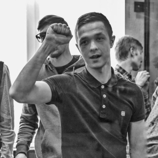 Это расследование про олигарха Дерипаску (x.com/ezhovs/status/…) посвящаю Илье Шакурскому — антифашисту и левому активисту, осужденному по делу «Сети». Канал, который ведут близкие политзаключённого: t.me/ilyashakursky/