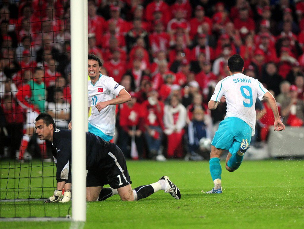 MilliTakimlar's tweet photo. #TarihteBugünTürkiye 

A Millî Takımımız, 11 Haziran 2008 tarihinde EURO 2008'de karşılaştığı İsviçre'yi Semih Şentürk ve Arda Turan'ın golleriyle 2-1 mağlup etti. 🇹🇷

#BizimÇocuklar I #EURO2008 I #SWITUR https://t.co/OhUBRKtJvo