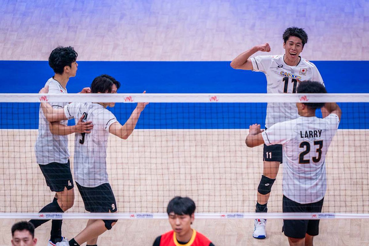 volleytrails's tweet photo. JUST IN: 🇯🇵 Japan opened their #VNL2025 campaign with a win against 🇨🇳 China : 25-23, 25-14, 25-22. #volleyball #バレーボ 

📸 @volleyballworld https://t.co/p9UvRNH3LQ