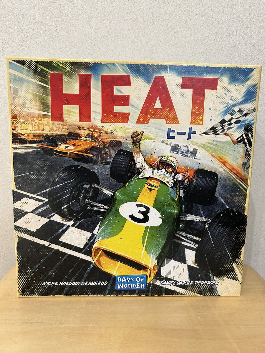 aya_boardgames's tweet photo. ヒート🏎️✨
カードの数字でコマを進めてゴールを目指す、レースゲーム!
各自同じデッキを使い、手札を7枚にする！引き運もあるけど、どのカードを使うか残すか捨てるかも重要��、色々考えることあって面白い😄
この日は夫がダントツで、2位は私、3位はK氏でした〜🏆
#ボードゲーム　#ヒート https://t.co/Rh4oziqPbL