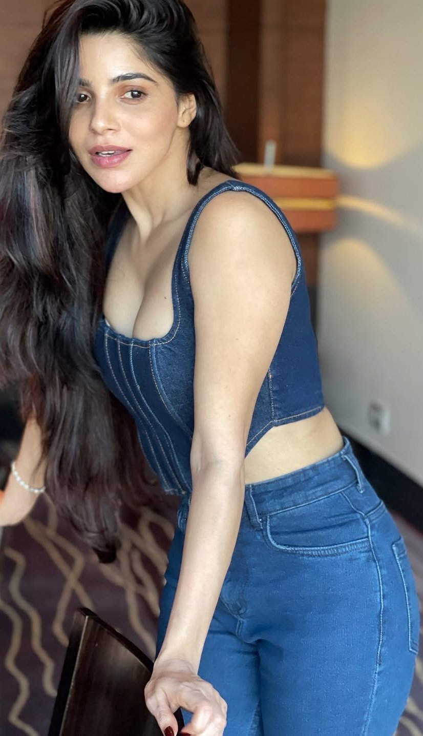 GtJB-f6bgAAF8oJ?format=jpg&name=large