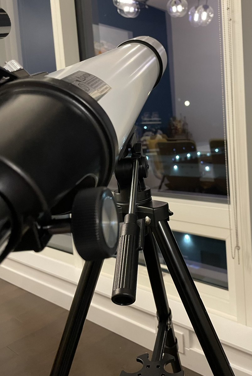 ZacharyBookClub's tweet photo. Strawberry Moon! Telescope + iPhone https://t.co/sbZXF6YRcc