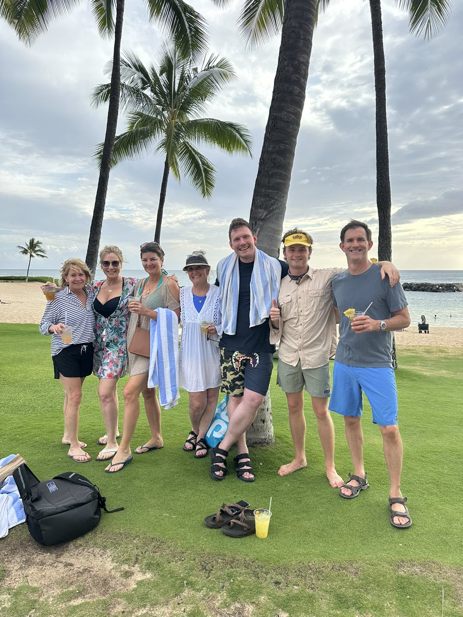 dutzy0126's tweet photo. Struggling to find the words to describe how I feel after a beautiful few days in Hawaii with some amazing folks who are all working hard to level up in life and let go of limiting beliefs. https://t.co/E7G7kCOO85