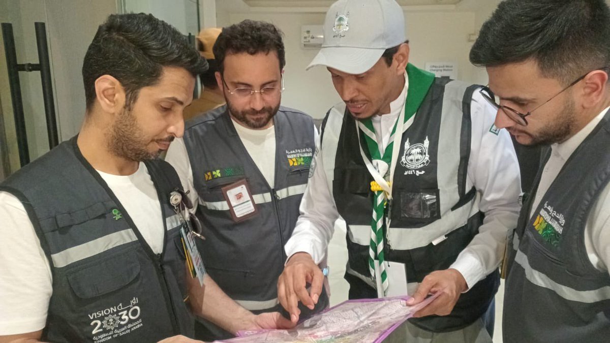 السلام عليكم

إخواني قادة معسكر منى الجديدة .
قادة الفرق الكشفية .
أبنائي الكشافين .

نحمد الله عز وجل أن خصنا بخدمة ضيوف الرحمن ونحمده عز وجل على أن جمعنا معكم في أجل الأعمال واشرفها .