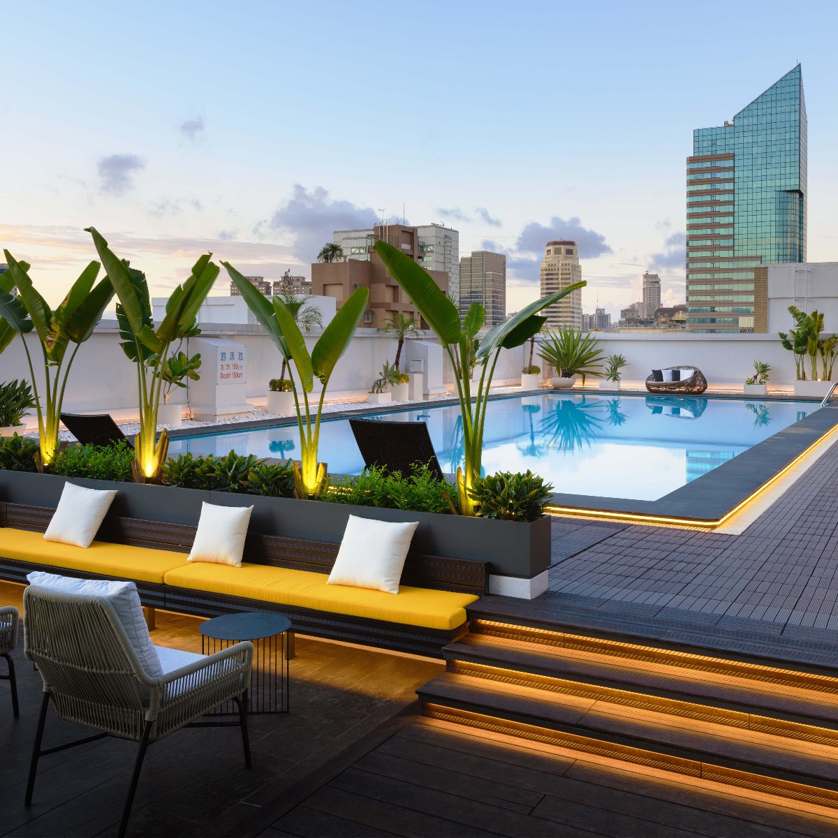 stanleysview's tweet photo. Perfect for family four! With great facilities, adults and children can have fun. Room quality is nice, as well as service feels so warm. Highly recommended for a stay in #Kaohsiung—some rooms have discounts of over 48%! #高雄福華飯店
https://t.co/nE3H0oErvw https://t.co/ukl4kyDSZR