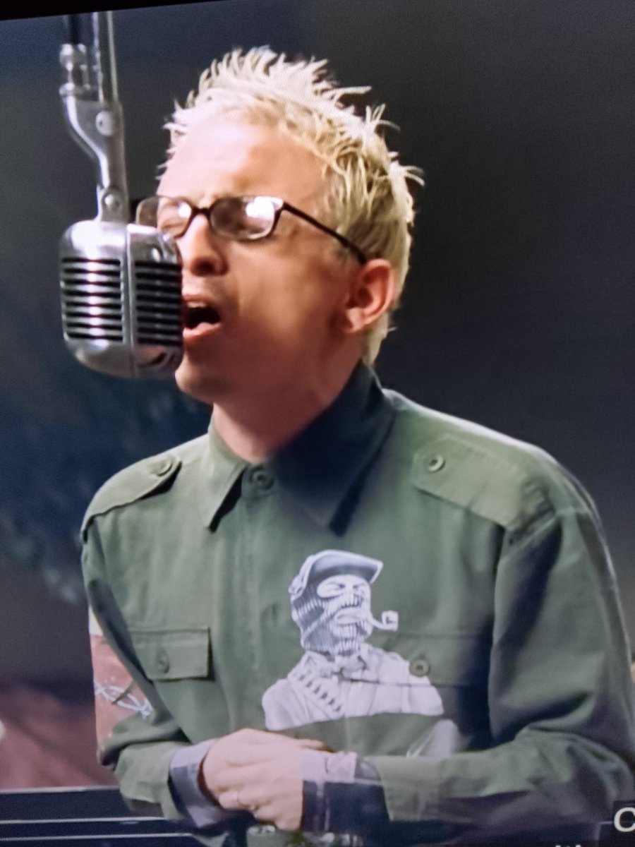 Bmouse8's tweet image. Saquenme la duda ...Chester tenía una camisa del comandante?
@LIKINPARK_ 
@ezln 
@DavutLord 
@ChesterBe