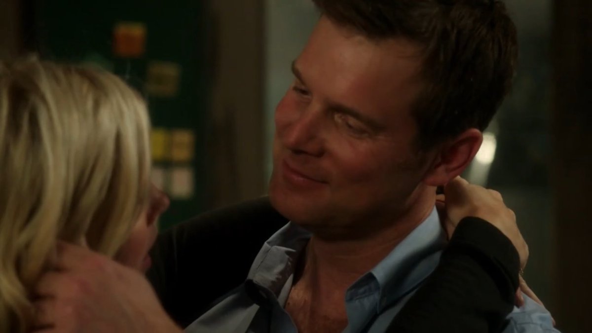 Mnxeu's tweet photo. (s)creamed at how good he looks in this scene in parenthood wtf peter krause ๐ฅต
#911twt #911onABC #911abc #NBCParenthood #Parenthood #BobbyNash #PeterKrause #AdamBraverman https://t.co/IIWn5ghUyq