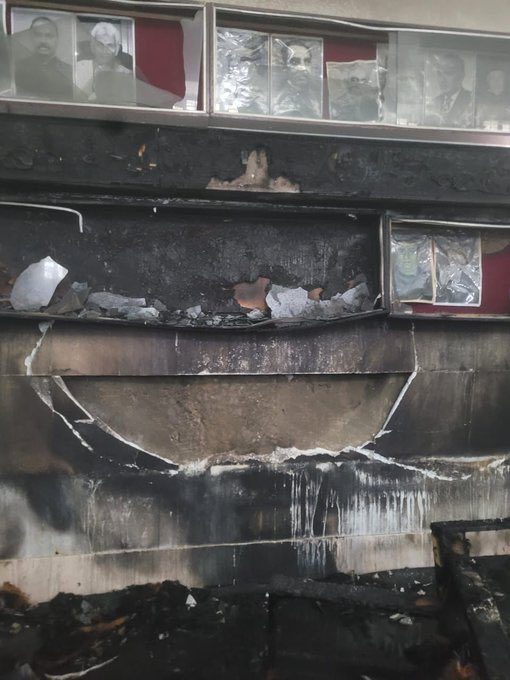 RajatJain's tweet image. 🚨Fire Alert :  Fire breaks out in the Jammu &amp;amp; Kashmir Assembly lobby. Video shows charred furniture, debris. 😞#JammuAndKashmir #AssemblyFire @OmarAbdullah_JK