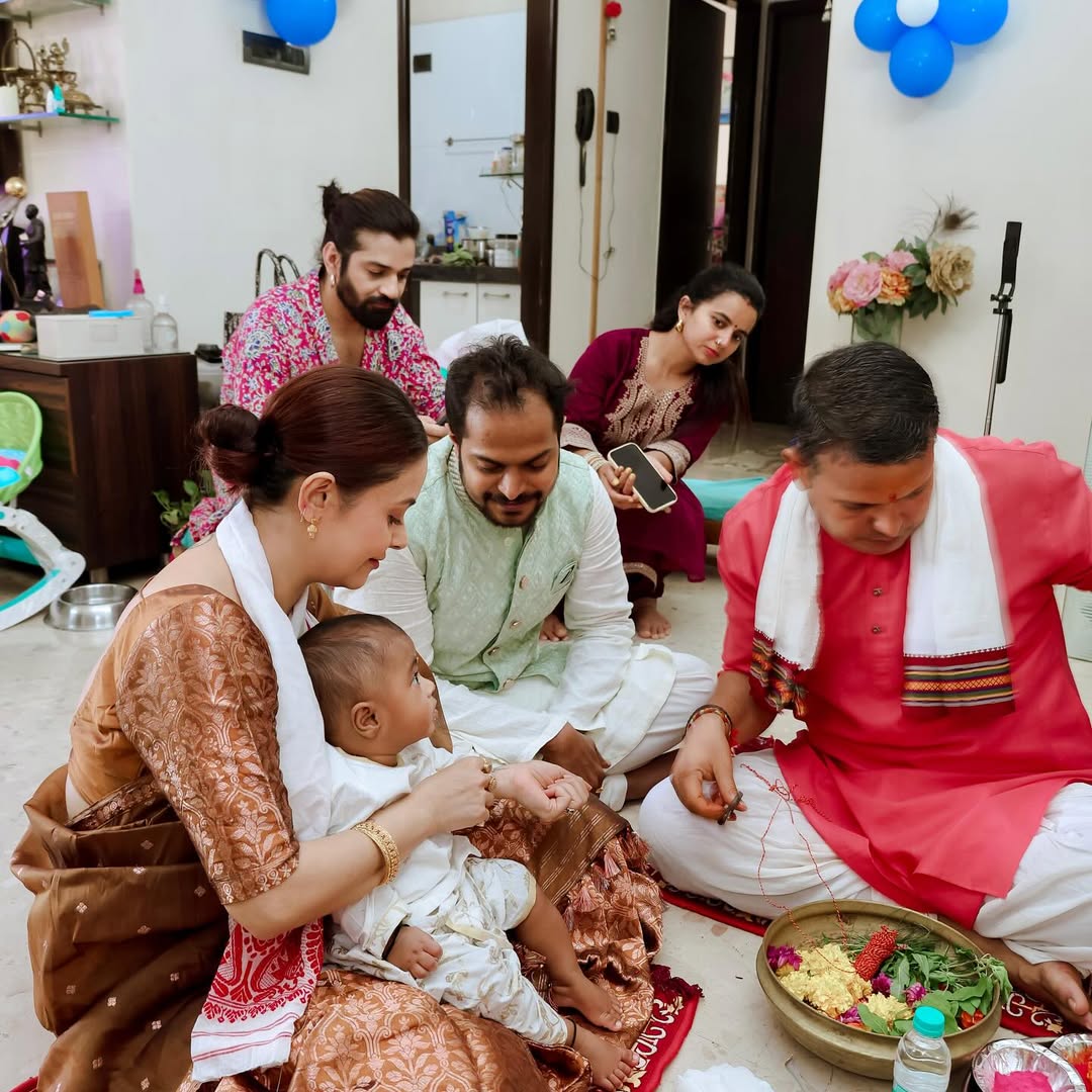 DelhiTimesTweet's tweet image. #DevoleenaBhattacharjee and #ShanawazShaikh reveal their baby boy Joy’s face on the occasion of his rice ceremony  

‘With folded hands and hearts full of gratitude, we celebrated our beloved son’s Annaprashan, Joy’s first sacred taste of Anna (rice),’ writes the actress