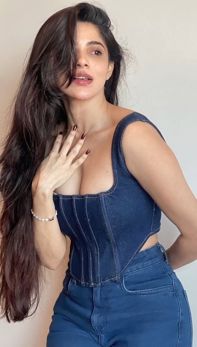 GtJHqQHa8AANfWo?format=jpg&name=medium