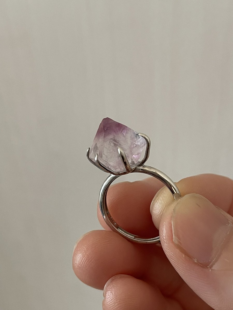 Yayoi08734221's tweet image. TROZOさん(@TrozoShop)から八面体フローライトの指輪届きましたよー‼️

かわえぇ😊
#Trozo
#鉱物
#フローライト