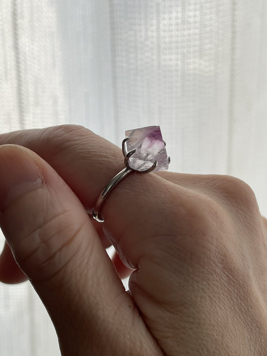 Yayoi08734221's tweet image. TROZOさん(@TrozoShop)から八面体フローライトの指輪届きましたよー‼️

かわえぇ😊
#Trozo
#鉱物
#フローライト