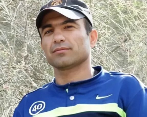 PanahiRafiq's tweet image. رژیم جنایت پیشه جمهوری اسلامی بار دیگر با اقدامی وحشیانه یک زندانی سیاسی دیگر را به چوبه دار سپرد.

#مجاهد_کورکور را اعدام کردند.

ج.ا می‌خواهد با دستگیری فعالان سیاسی و مدنی، با دادن احکام سنگین و با اجرای حکم #اعدام ، جامعه را به عقب نشینی وادارد.