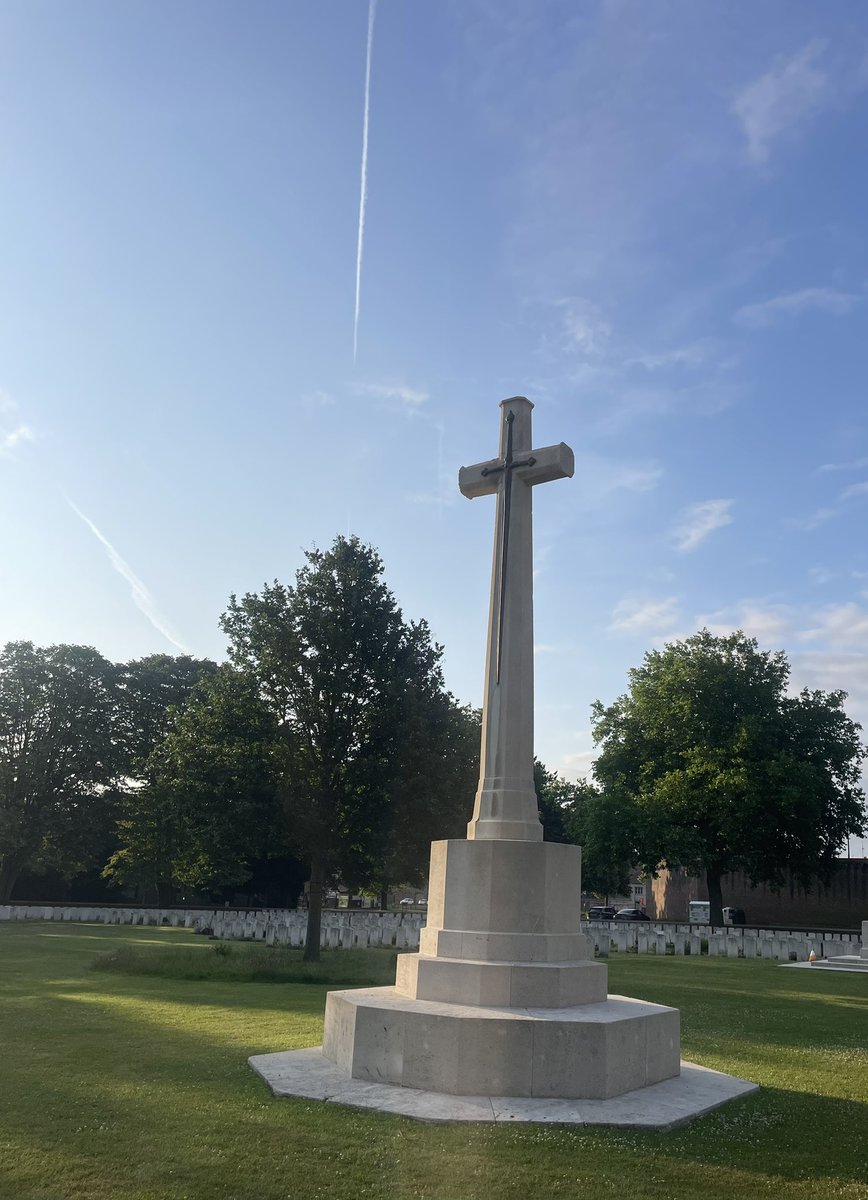 albymarch_alan's tweet image. Ypres Reservoir Cemetery @CWGC #Belgium 
A Soldier of The Great War
S.Williams
M.Fennelly
#WelchRegiment