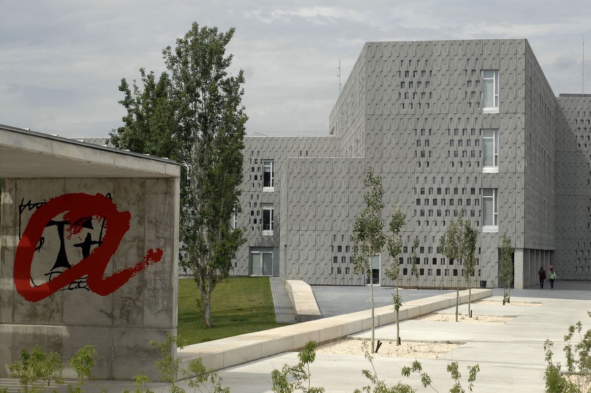 Molta sort als i les alumnes que avui comenceu les #PAU25CAT. Tot el treball i esforç que heu fet durant el curs tindrà recompensa i us facilitarà el futur que somieu. Molta força a tots i totes!