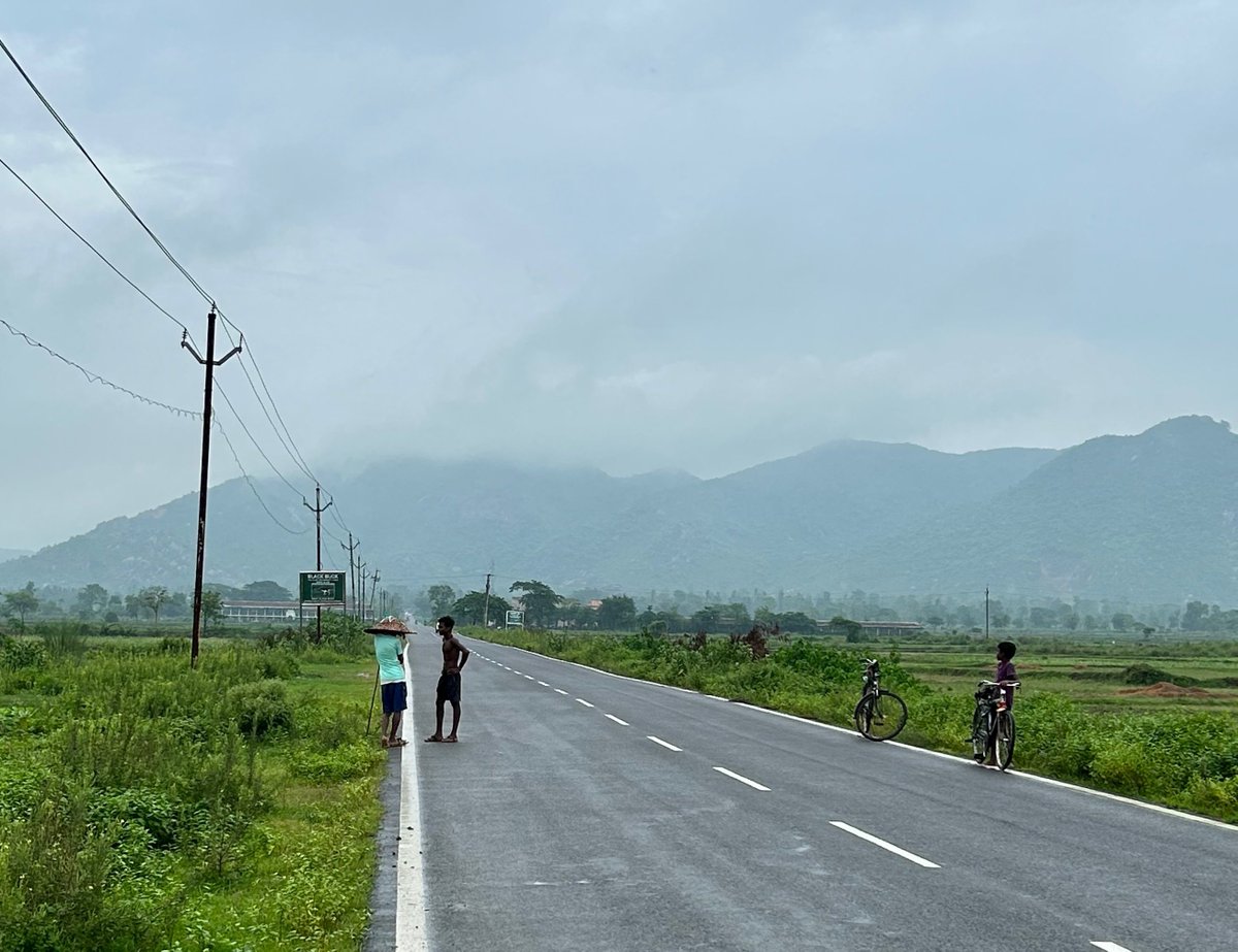 dashman207's tweet image. Please Come to #Odisha and check the rural State Roads built by @Naveen_Odisha 

#OdishabyRoad