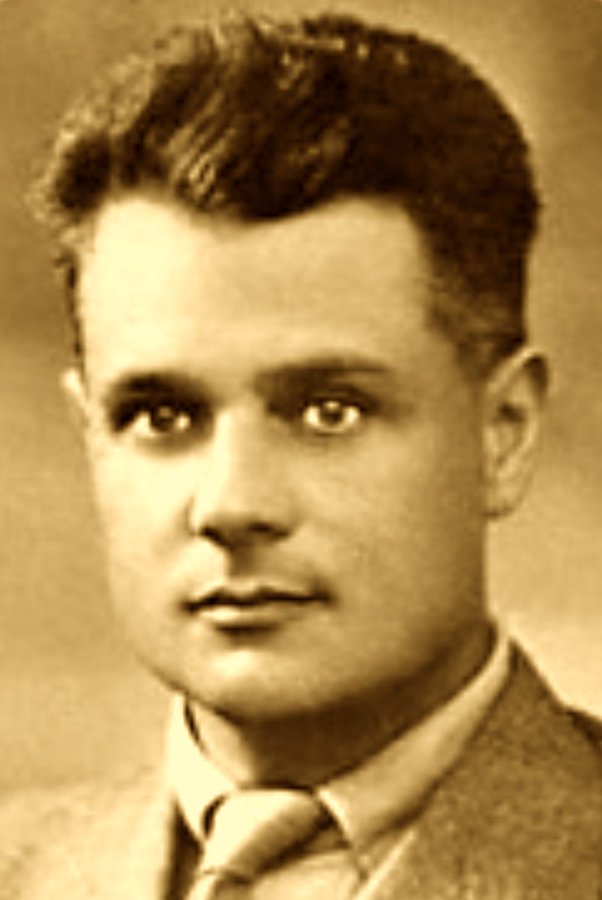 11 juin 1940. Des prisonniers dans le bois d'Eraine. Quand les tirailleurs sénégalais sont séparés, nul ne doute de leur sort. Henry Bouquet est fier de les avoir commandés. Il exige qu'ils soient traités comme les Européens. Comme eux il est tué d'une balle dans la tête. 46 ans.